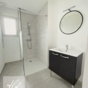 Jolie maison 2co responsable sur son petit terrain de 250m². Agréable lumineuse proche des commodités.