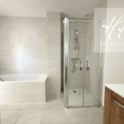 Jolie maison 2co responsable sur son petit terrain de 250m². Agréable lumineuse proche des commodités.