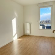 Beau T3 dans st Nazaire Centre, il offre tous les équipements d'un appartement neuf. ascenseur, emplacement de parking, belle luminosité.